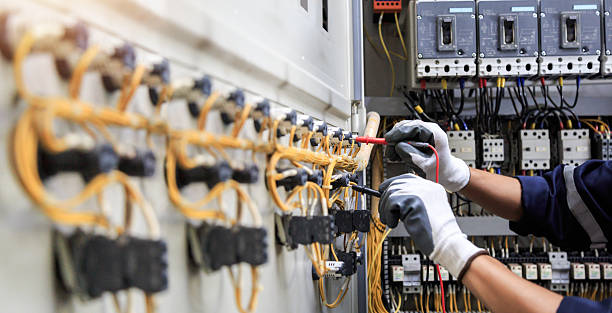 Professional Electrician technician working in Hooper, UT